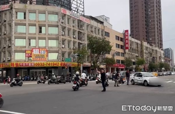 d8e35530efabb1a51012.jpg