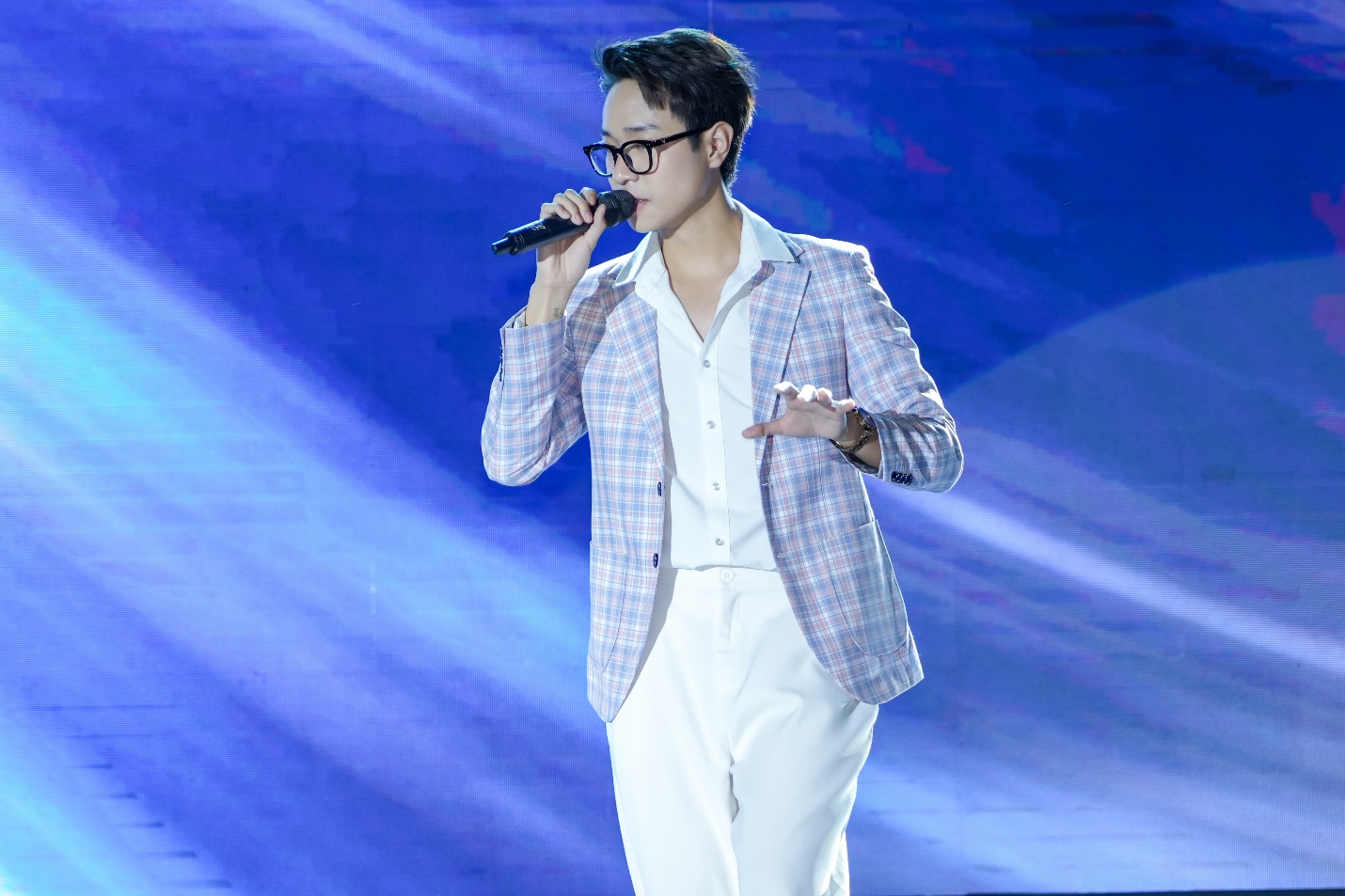 d9ae32d8a752b99583a6.jpg