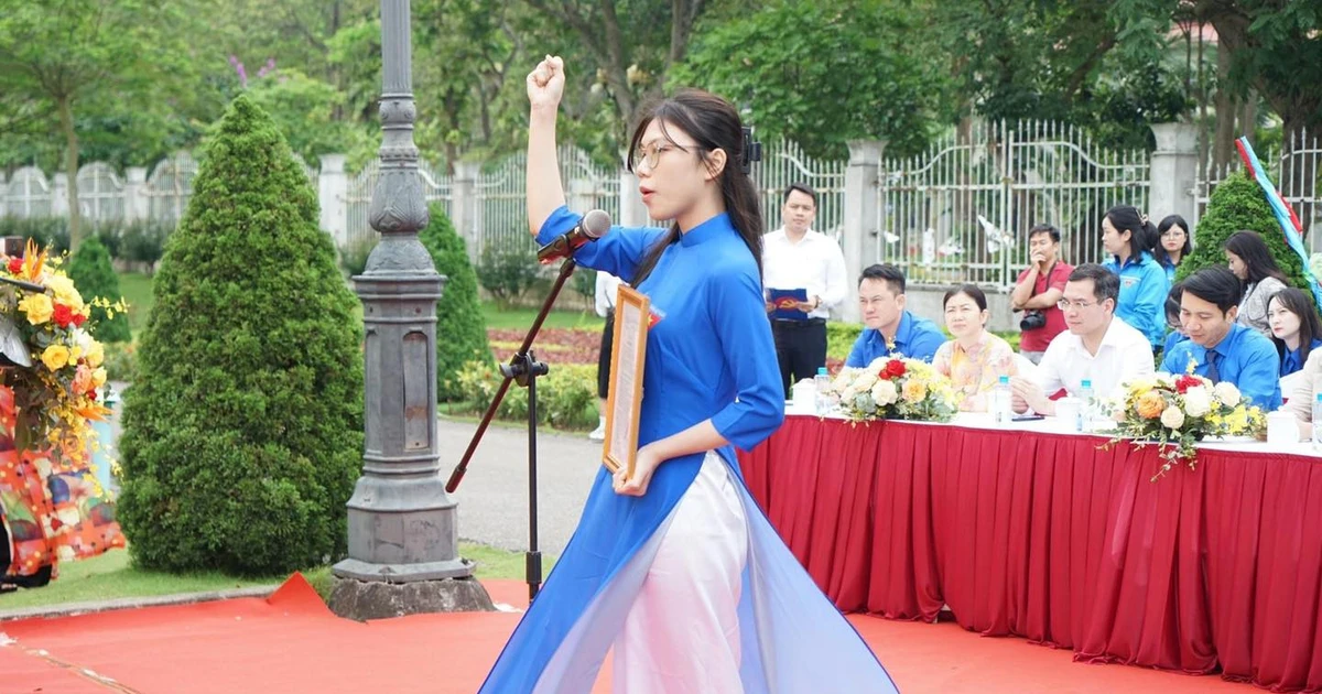 3 sinh viên ưu tú vinh dự được kết nạp Đảng ngay tại địa chỉ đỏ huyền thoại