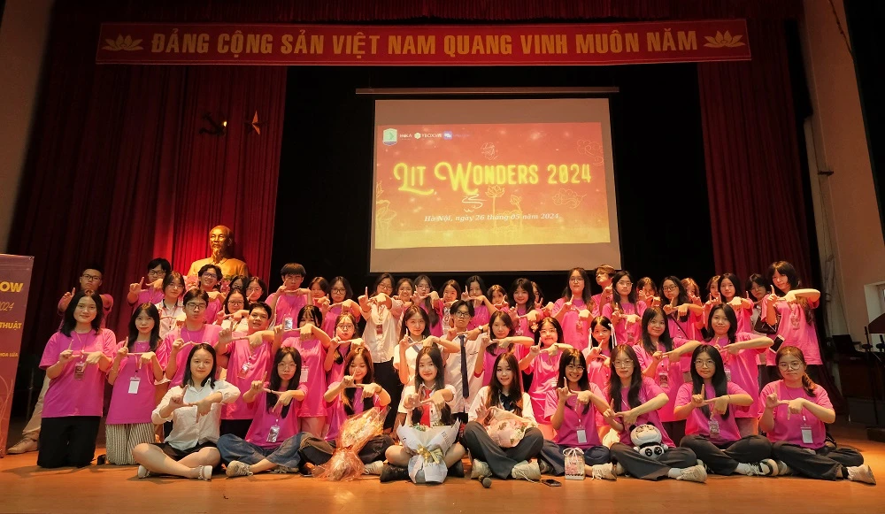 Teen chuyên Sư Phạm tổ chức talkshow "Dạ huyền" cực nghệ, lan tỏa tình yêu văn học và bản sắc dân tộc
