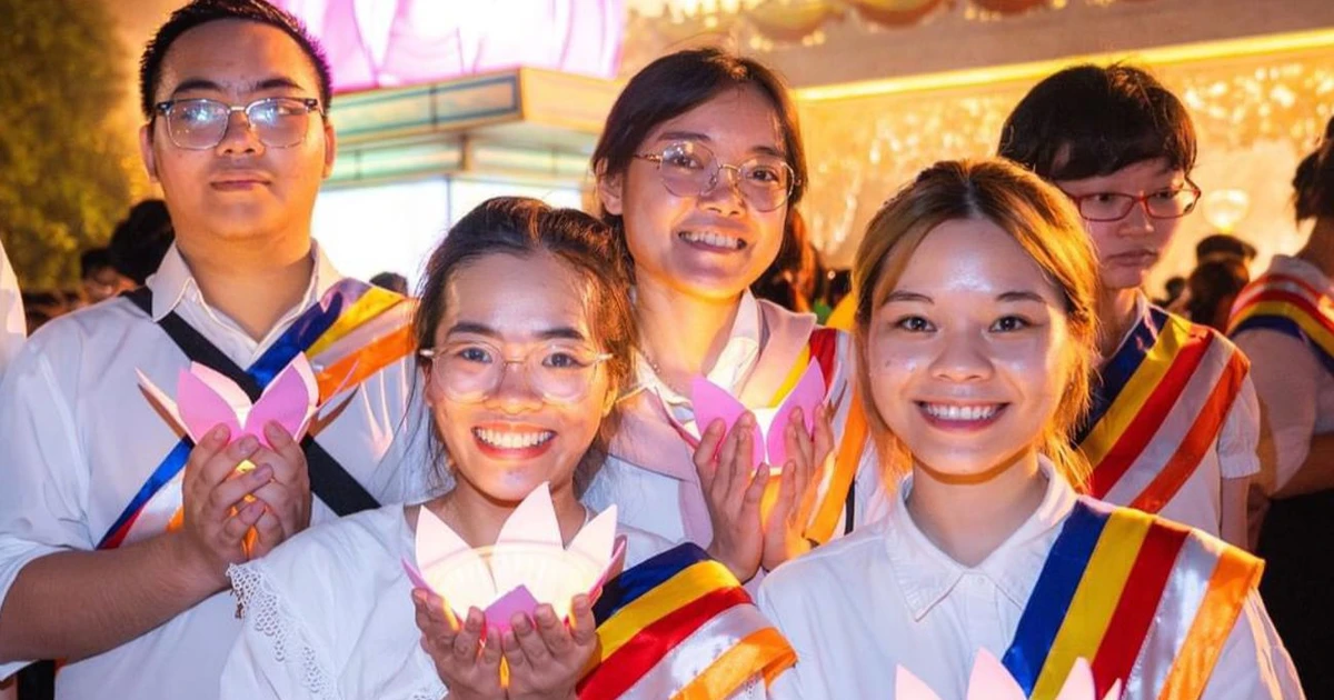 Chùa Ba Vàng đón Phật đản 2024: Gen Z check-in rần rần, vibe tâm linh cực chill