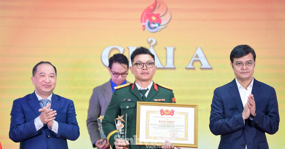 Gen Z phải có "sức đề kháng số" để không bị "lừa phỉnh" trên mạng xã hội!