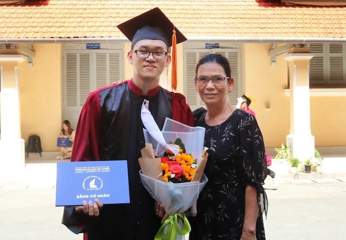 Chàng thủ khoa "xịn sò" vừa giỏi đầu vào vừa đỉnh đầu ra - Bài phát biểu ngày tốt nghiệp nghe mà muốn khóc luôn
