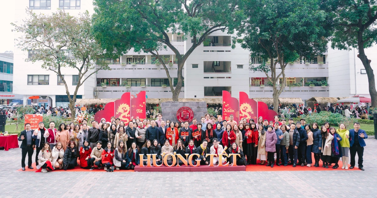 Rộn ràng đón Tết sum vầy, vui Xuân bình an 2024 cùng Trường Đại học Ngoại thương
