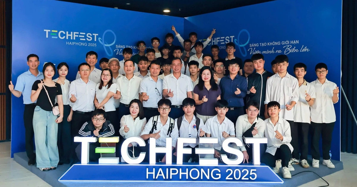 Đại học Sao Đỏ "khoe" hệ sinh thái đào tạo xịn sò gắn liền doanh nghiệp tại Ngày hội tuyển sinh Tiền Phong ✨