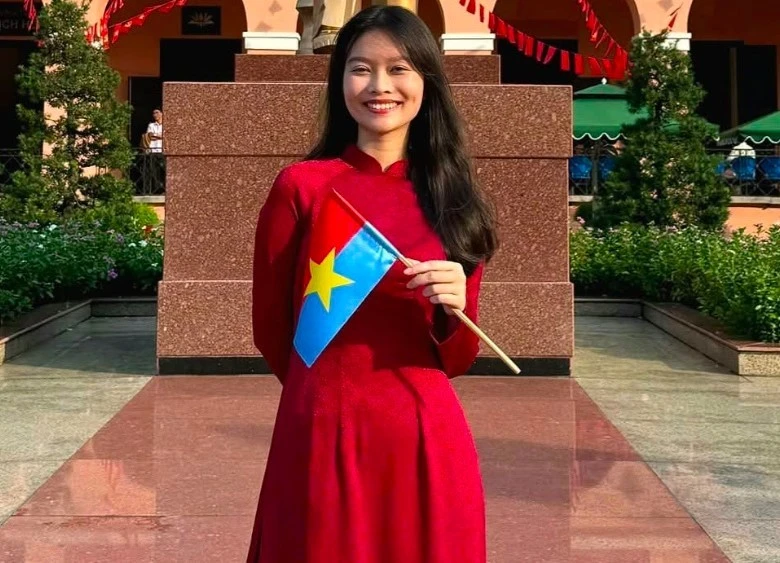Gen Z Sài Gòn rần rần "book tour" ra Hà Nội xem diễu binh A80, háo hức lắm luôn!