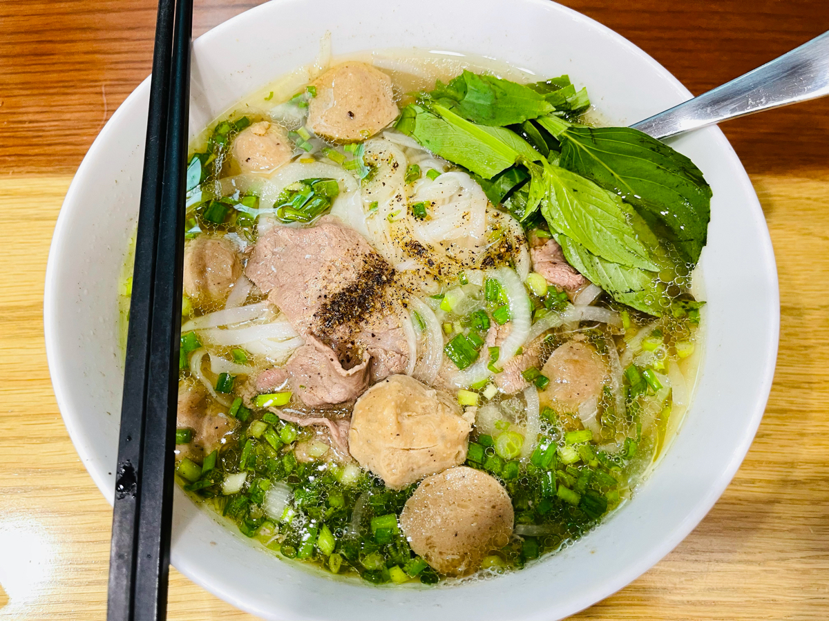 Sáng cuối tuần chill phết, viết lách vẽ vời cùng N_M_P