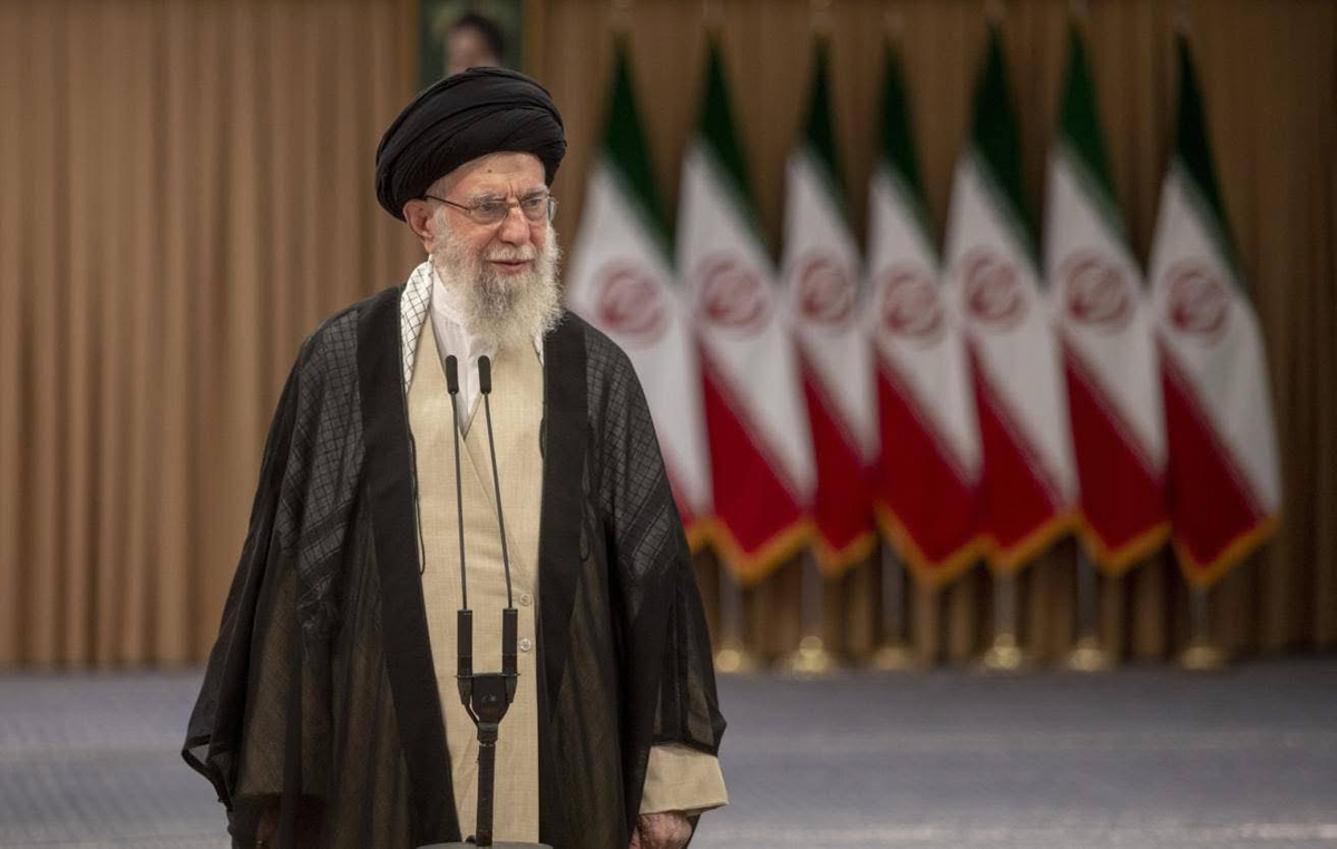 Khẩn cấp: Lãnh tụ Tối cao Iran đã được chuyển tới nơi an toàn giữa căng thẳng leo thang