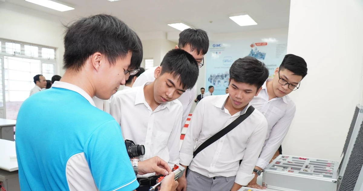 ĐH Đà Nẵng vừa thả "thính" điểm chuẩn 8 trường thành viên – Check ngay xem đỗ chưa nào!