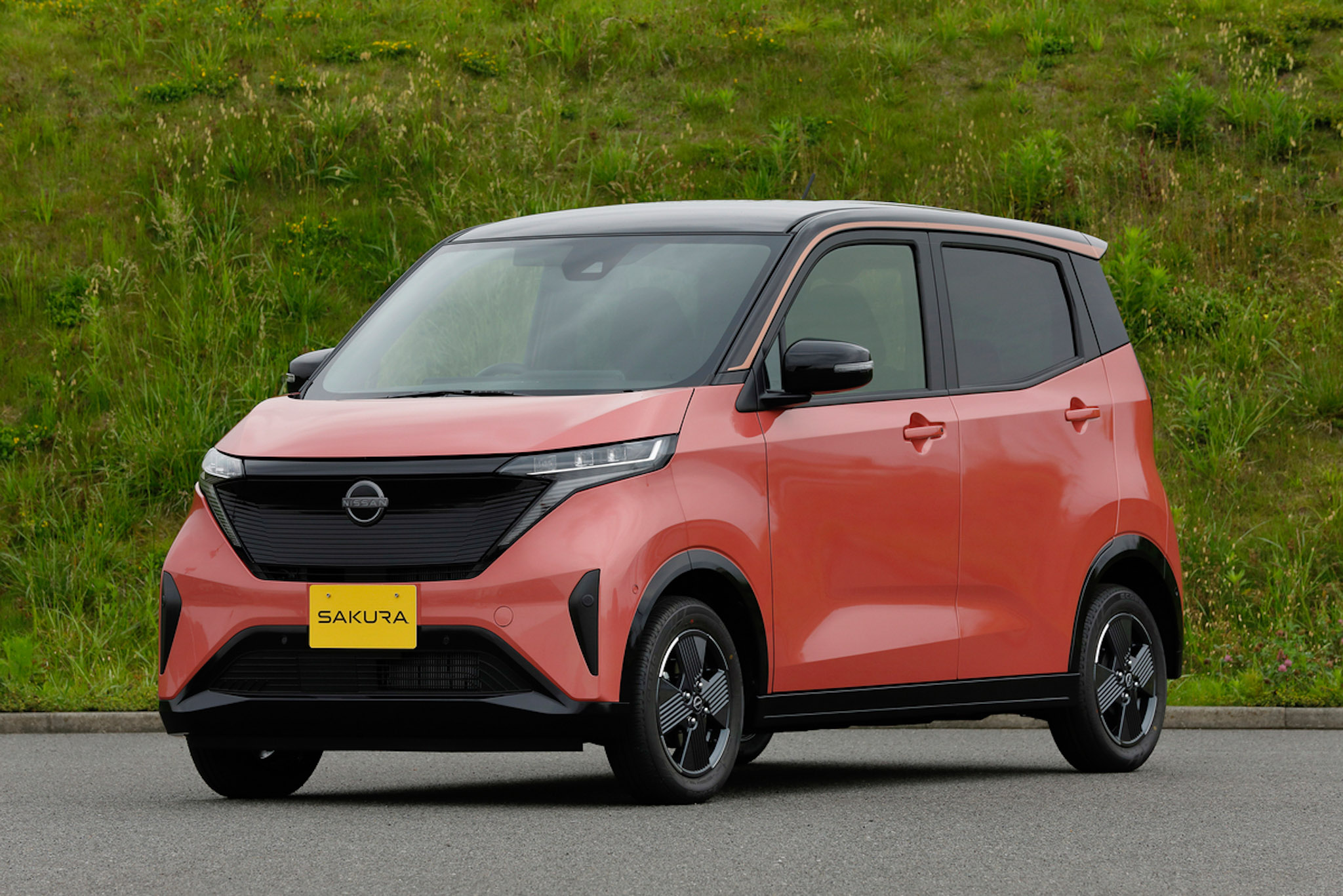 Nissan Sakura: Em xe điện mini pin 20 kWh, sạc đầy chạy được 180km, giá chỉ 325 triệu thôi nha! ⚡