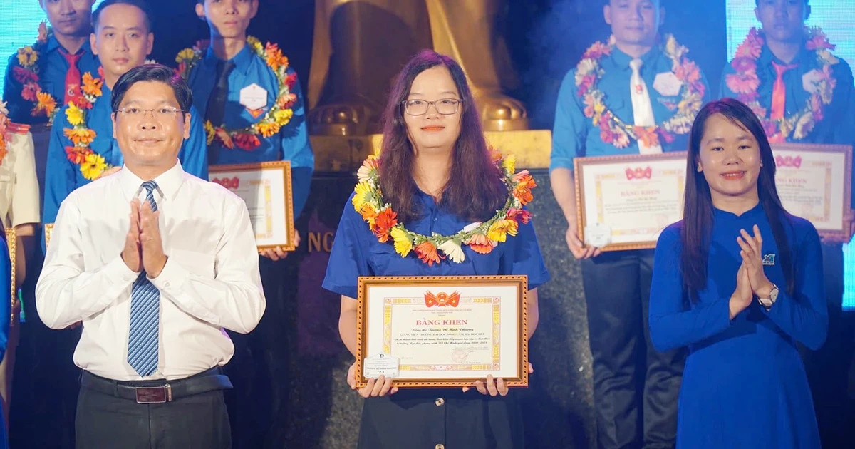 Cô giáo Quảng Bình "cân" cả giảng đường lẫn công tác Đoàn, xứng danh nhà giáo trẻ tiên tiến