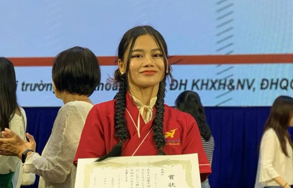 Nữ sinh mê ngoại ngữ ĐH Lạc Hồng ẵm trọn giải Nhất Hùng biện tiếng Nhật: Tài năng + đam mê = thành công!