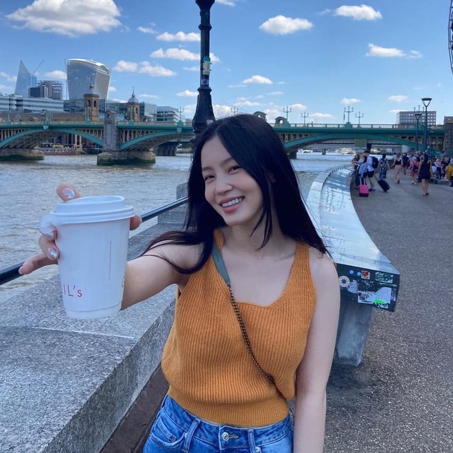 e525d38321e824775a40.jpg