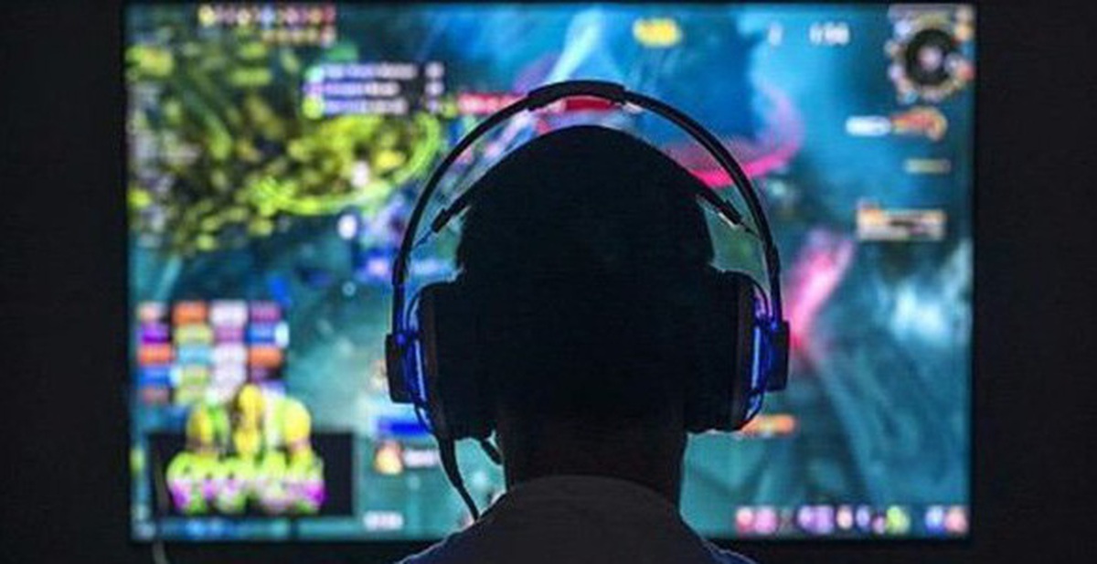 Sốc xỉu khi phát hiện con trai học online kiêm luôn "xử team" trong giờ lên lớp