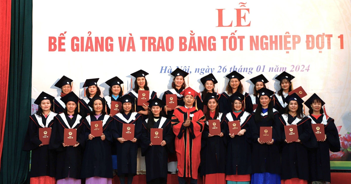 Học viện Phụ nữ Việt Nam trao bằng tốt nghiệp cho hơn 300 tân thạc sĩ, cử nhân - Moment xịn xò đánh dấu tương lai rạng ngời ✨