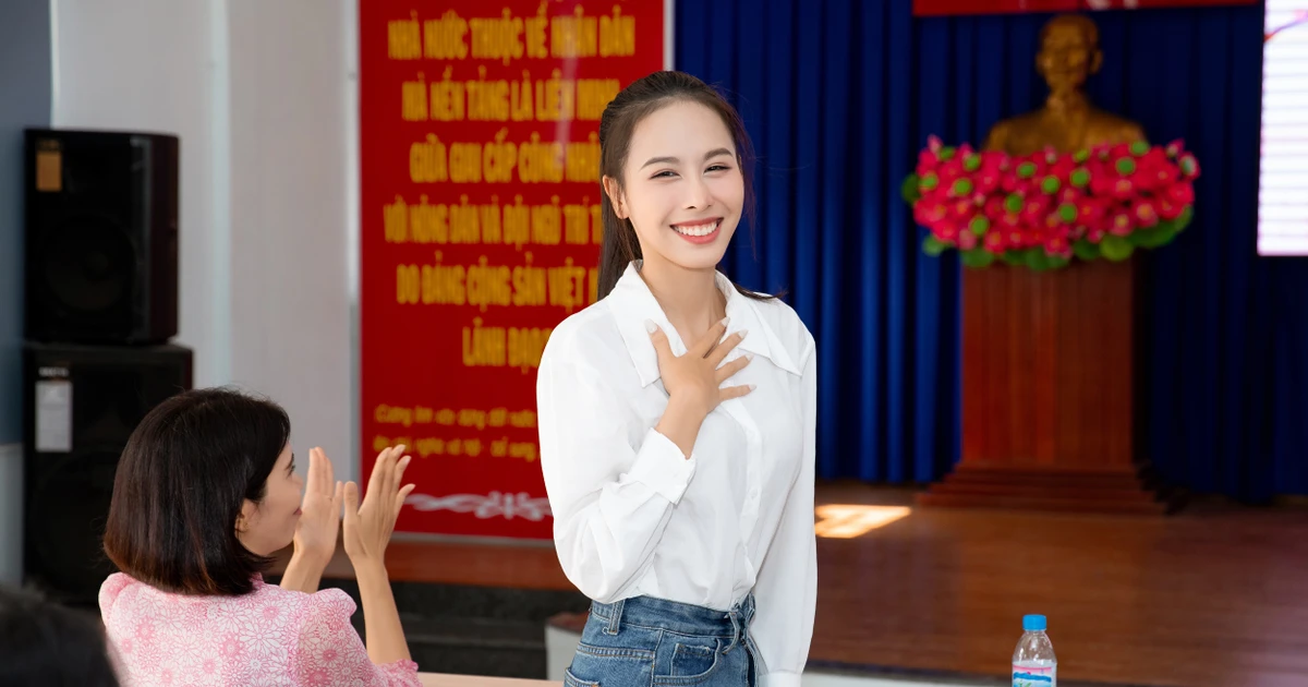 Vừa rinh cúp Á hậu quốc tế, nàng hậu Việt về nước làm điều đầy ý nghĩa mở màn năm mới