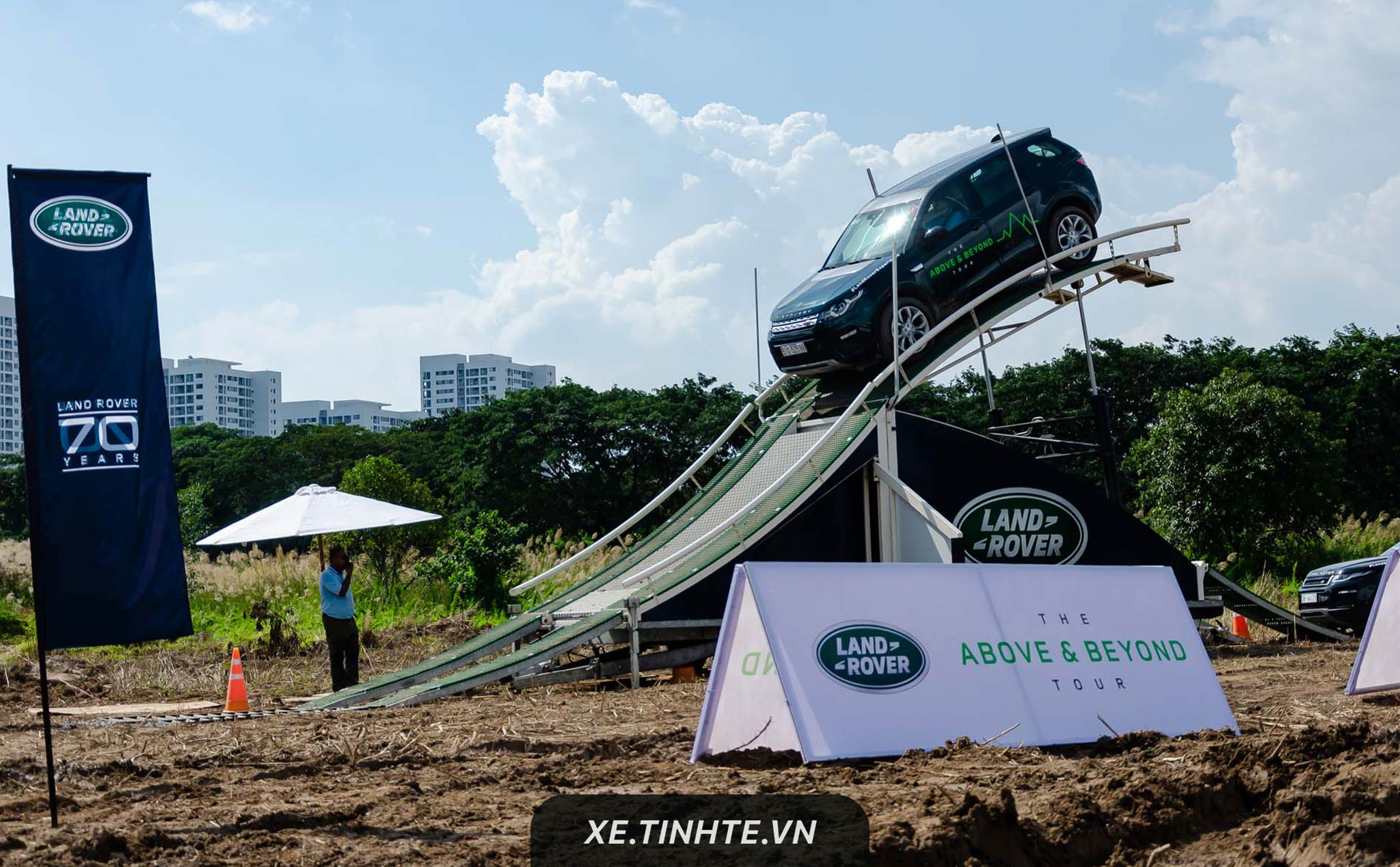 Chơi bùn cùng Land Rover tại Above & Beyond Tour - Offroad sang xịn mịn đến 28/10