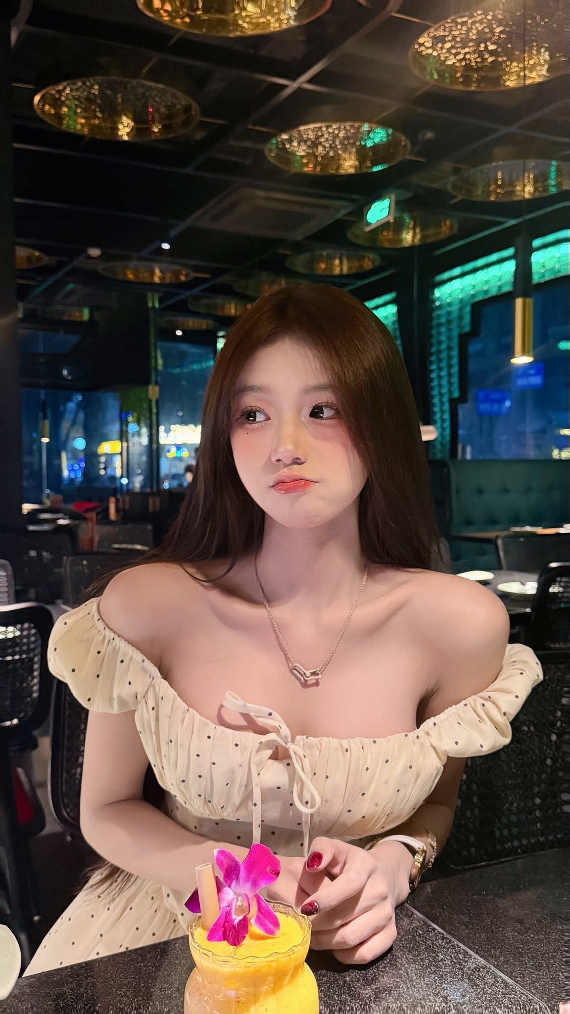 e764bb6eb1afa51b14e8.jpg
