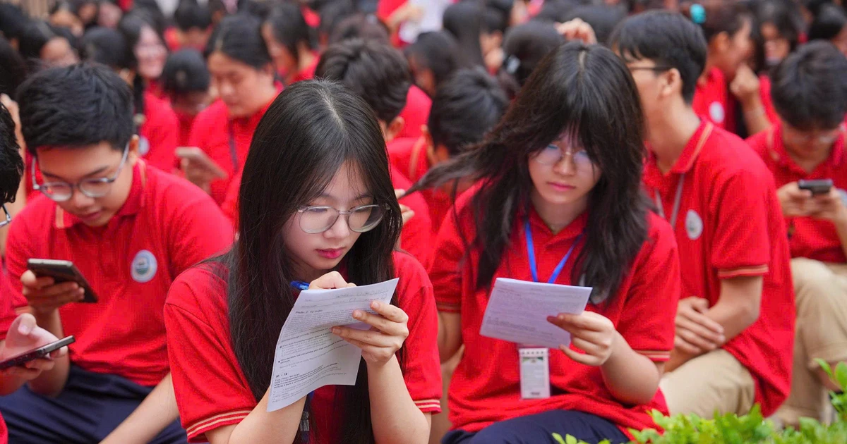 Gen Z tự tin "mở khóa" tiếng Anh tại THPT Mỹ Đình cùng UNLOCK THE IELTS 2025