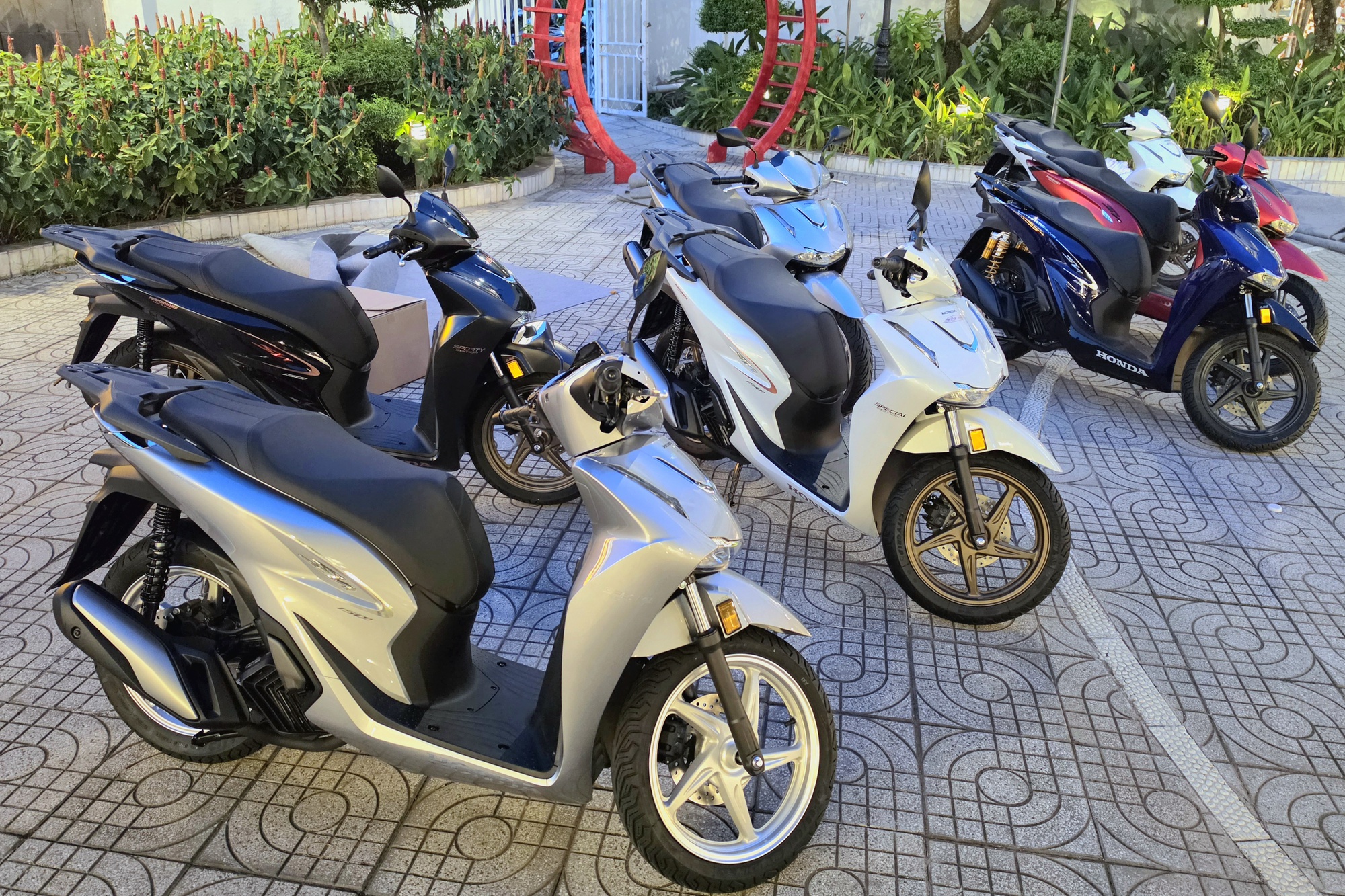 Honda SH 2026 nhập Ý về Việt Nam: Đắt nhất hơn 300 triệu, trải dài từ 150i đến 350i