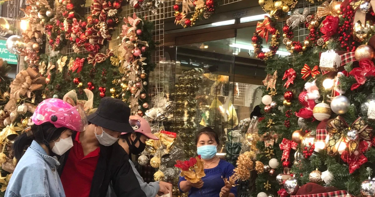 Gen Z thả ga shopping đồ Noel, sẵn sàng chi đậm cả triệu cho không gian sống ảo xịn xò ✨