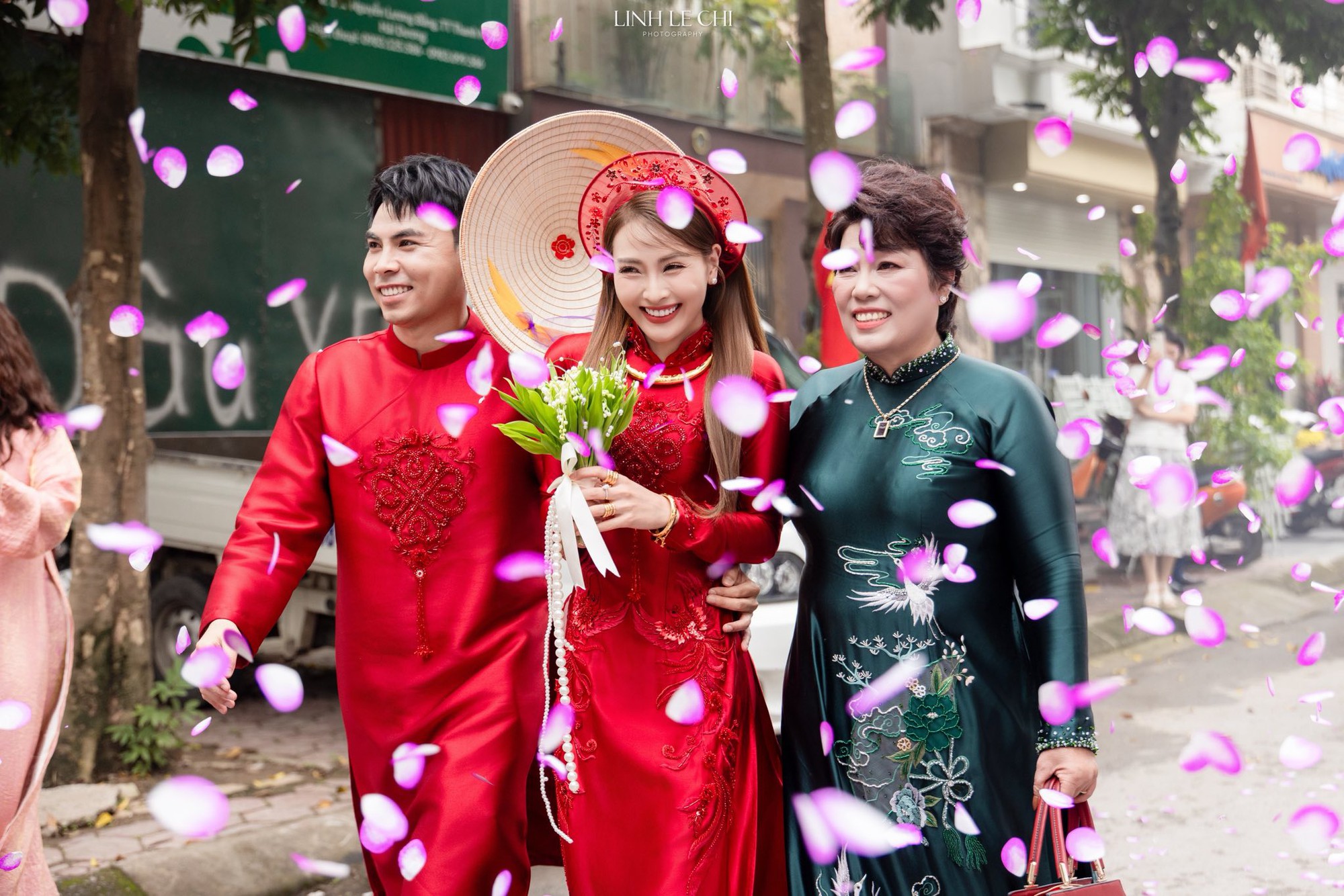 Làm dâu được mẹ chồng "cưng xỉu" như MC Huyền Trang Mù Tạt: Chỉ cần nhắn tin thèm món gì, mẹ chồng đóng cả thùng ship lên tận nơi ✨