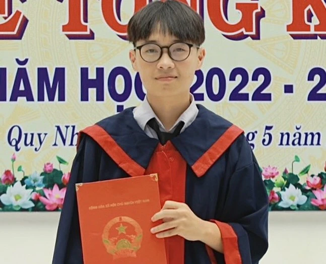 Nam sinh Bình Định ẵm trọn thủ khoa tỉnh vì "mê sử" từ bé, đạt 10 điểm tuyệt đối môn Lịch sử