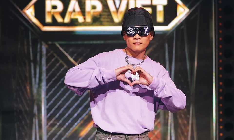 Cầm lái hộ chị tài xế công nghệ, hành động chill phết giúp rapper Wowy ghi điểm khủng