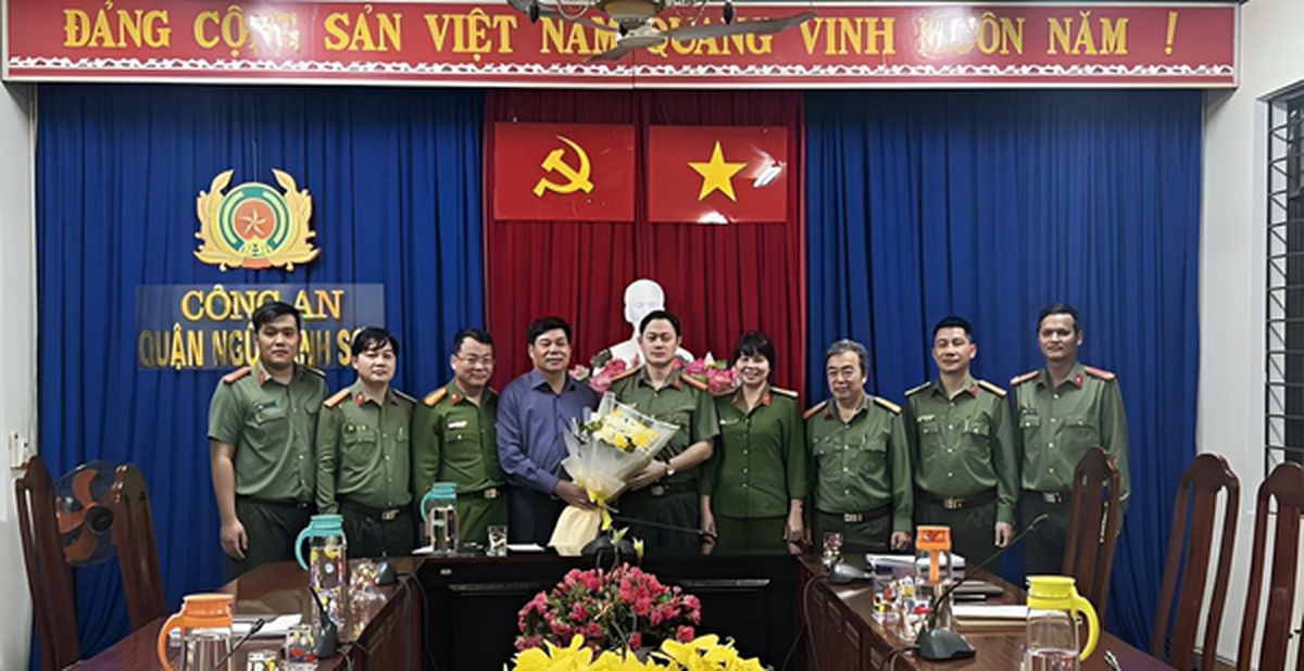 ebf8854a3f44ef27bf2e.jpg