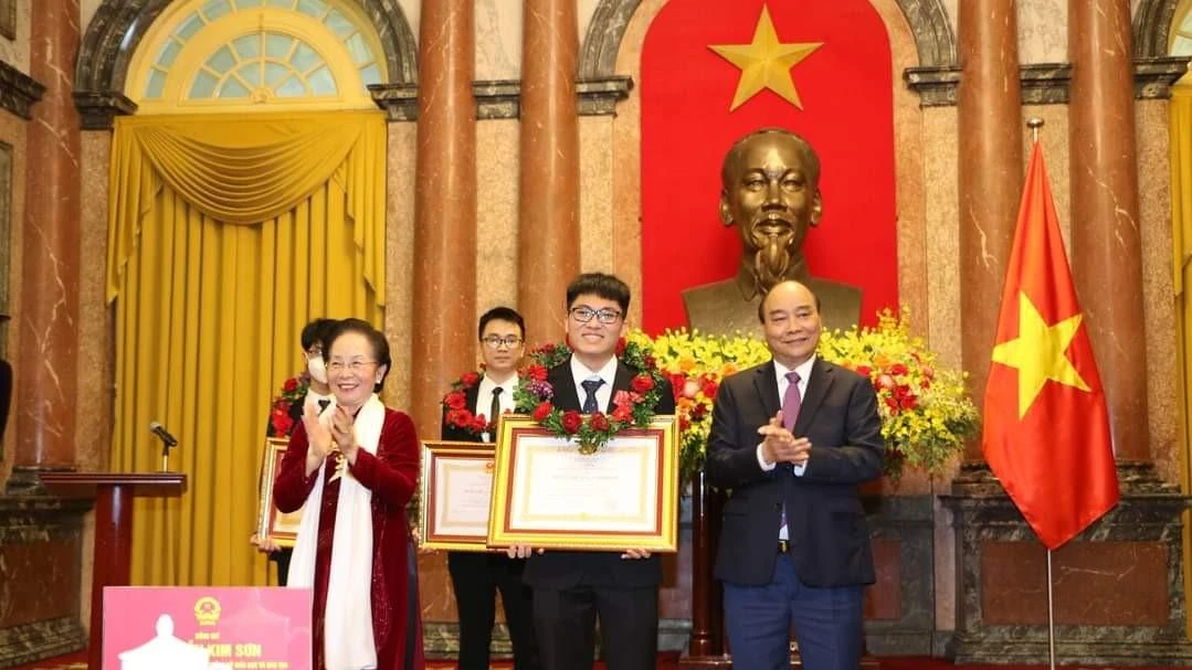 Gen Z sinh viên Y khoa giật Huân chương Lao động hạng Nhì cực xịn sò ✨