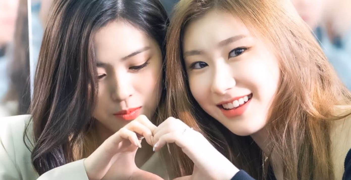 Ryujin (ITZY) bị soi ánh mắt lạ với Chaeryeong, netizen nghi ngờ drama bất hòa?