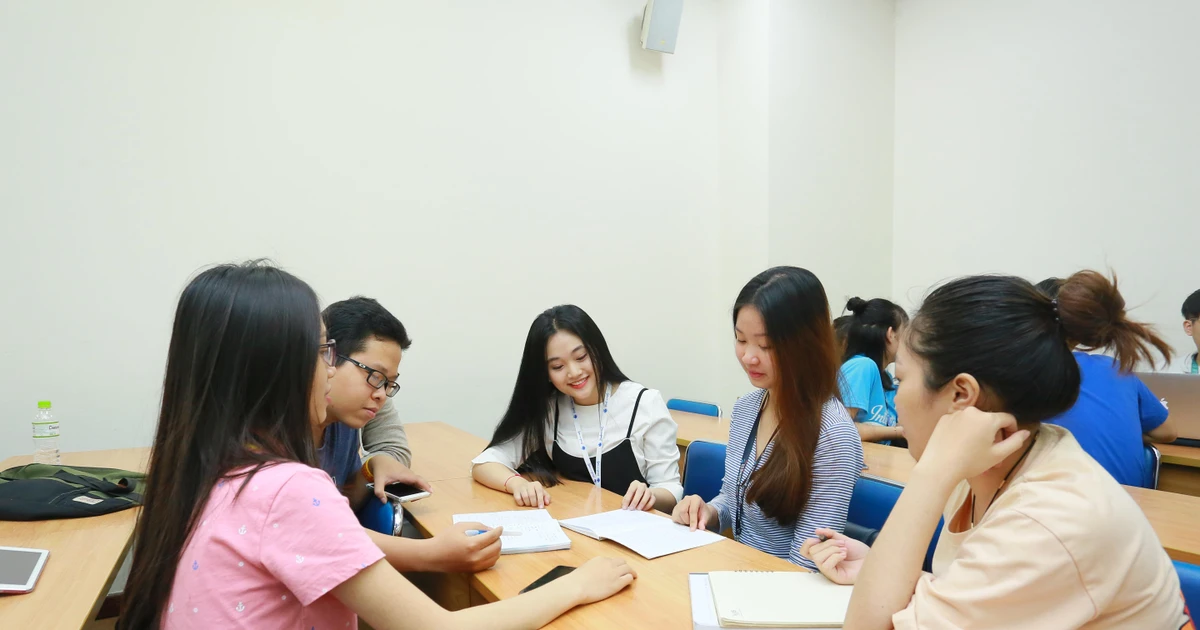 ĐH Quốc tế ĐHQG TP.HCM công bố điểm chuẩn: Ngành top đầu lên tới 25,75 điểm, ai cũng phải "respect"!