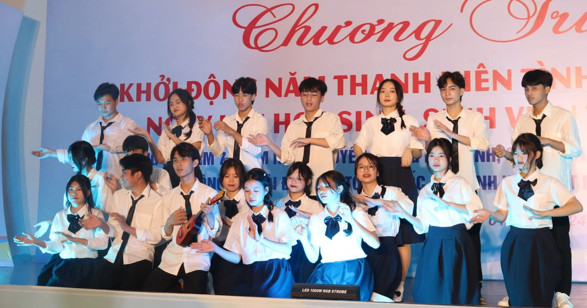 Teen Hà Nam bùng cháy với loạt vũ đạo siêu ngầu mở màn Năm Thanh niên tình nguyện 2024