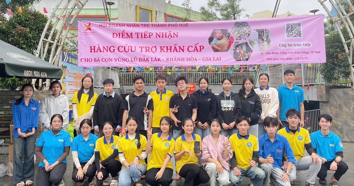 Giới trẻ Huế nhiệt huyết góp sức cứu trợ, gửi yêu thương đến bà con vùng lũ ❤️