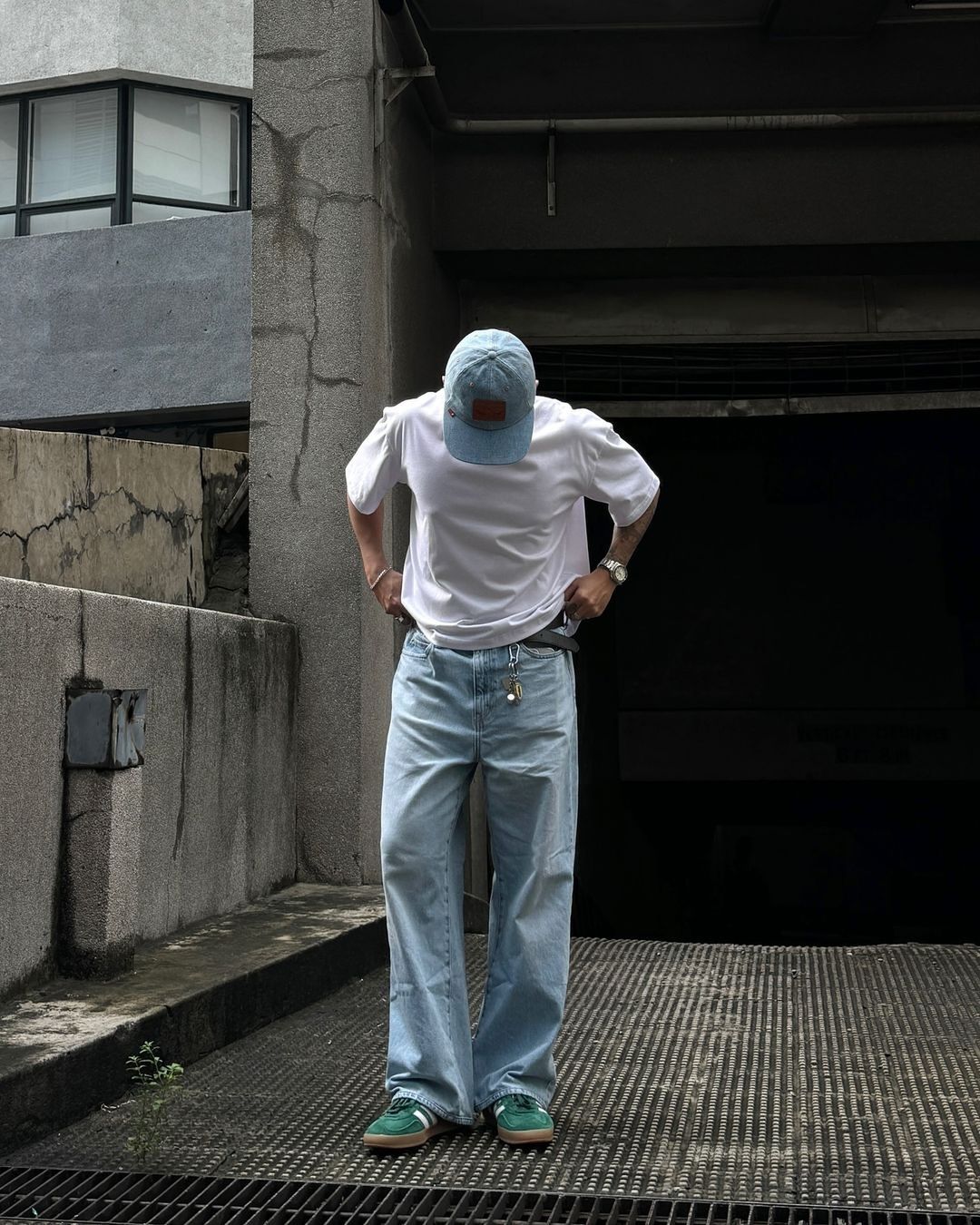 Phối đồ với giày sneaker cho nam cực chill 2024