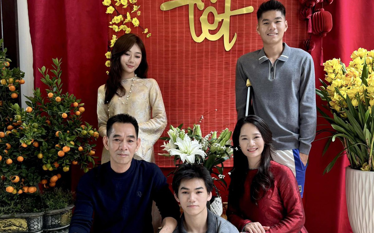 Gen Z đau lòng: Hiểu Minh chống nạng đón Tết, Đình Bắc và hội bro U23 Việt Nam động viên ngập trời
