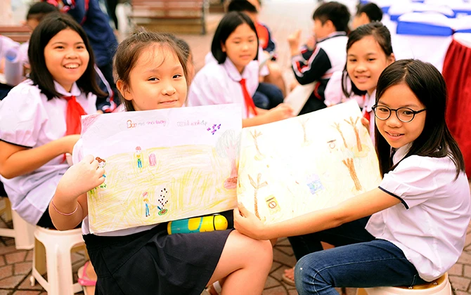 Thiếu nhi sôi nổi thi vẽ tranh "Vì một Việt Nam xanh" - ai cũng muốn góp sức bảo vệ môi trường!