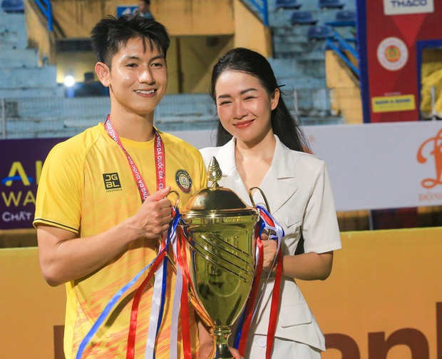 ef64bcd0eac24b15ffc9.jpg
