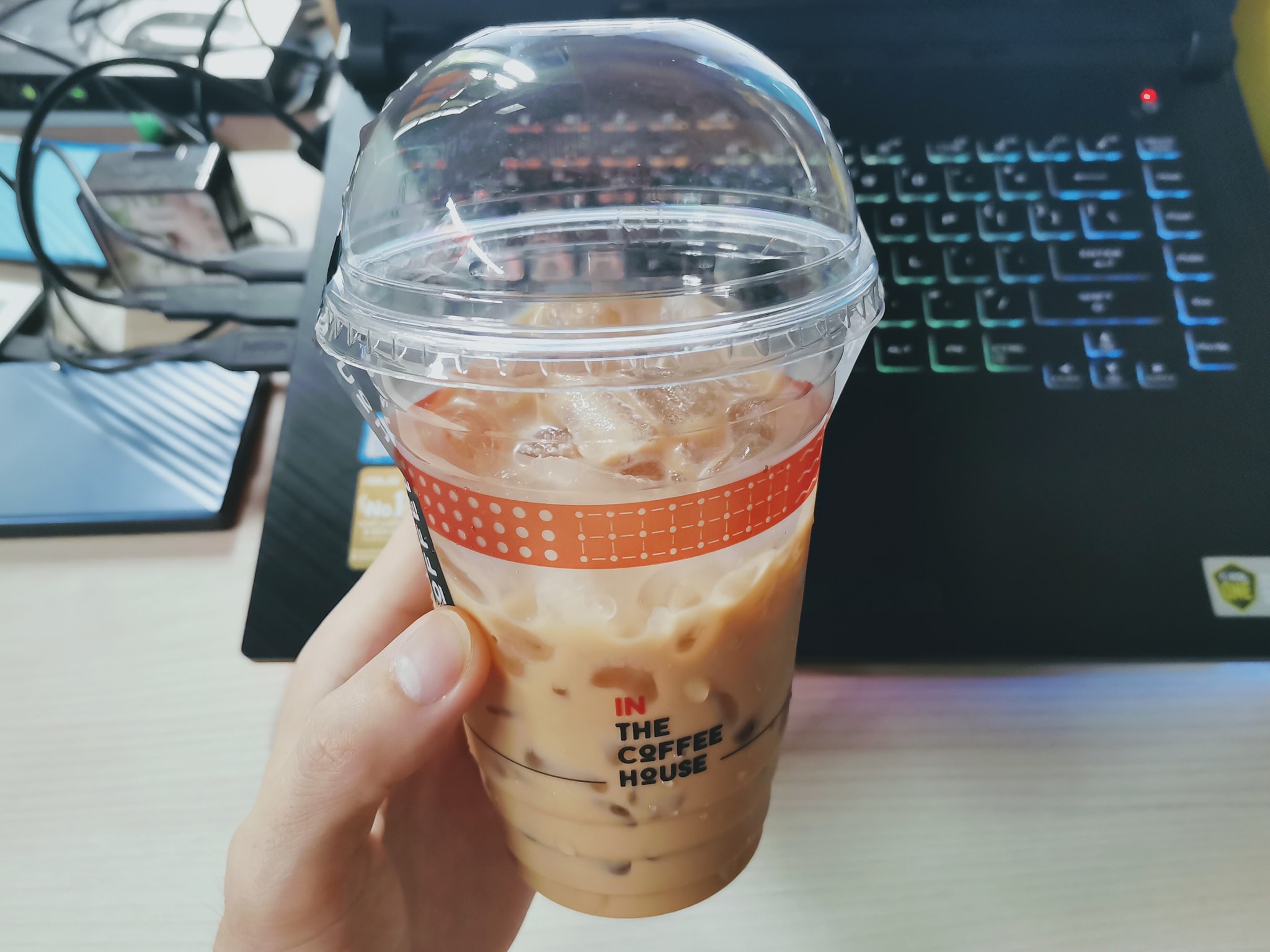 Sáng đặt ly bạc xỉu ở The Coffee House được tặng kèm lá thư viết tay từ nhân viên, nhưng đọc xong thì...