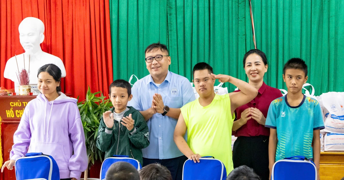 Chung tay hỗ trợ các bạn học sinh Quảng Bình sau bão số 6