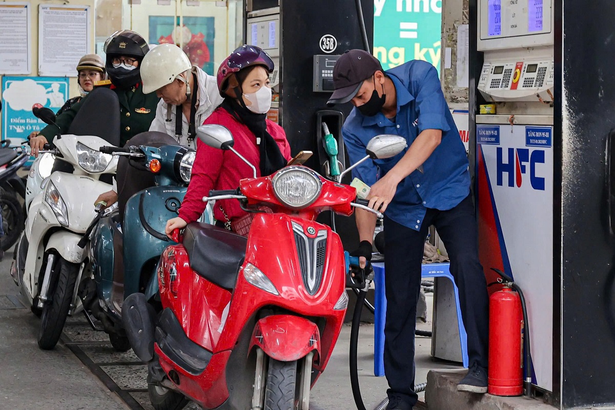 Giá xăng tối nay 28/6: Xăng E10 RON95 và E5 RON92 rẻ bất ngờ, đổ đầy bình xe máy Yamaha hết bao nhiêu tiền?