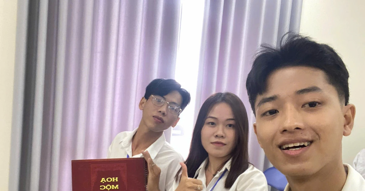 Gen Z "giải cứu" họa tiết gỗ xưa trước khi biến mất hoàn toàn ✨