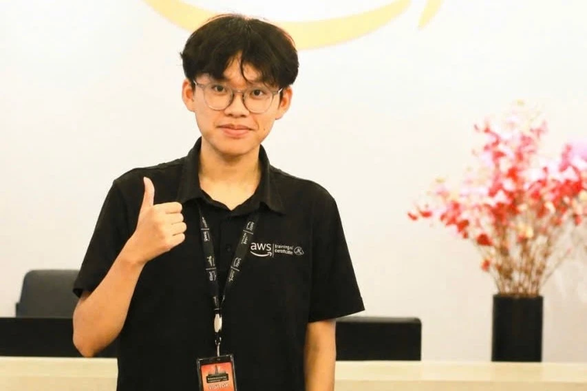 Nam sinh IT xịn sò: Từ "trượt kỳ thi" đến ôm trọn giải Olympic, làm sản phẩm tech "xịn xò" cho cộng đồng