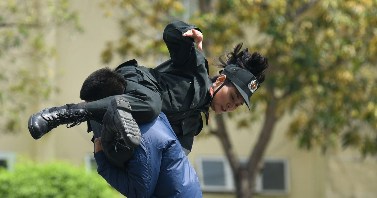 Xem màn biểu diễn võ thuật của sinh viên Cảnh sát mà mê tít luôn!