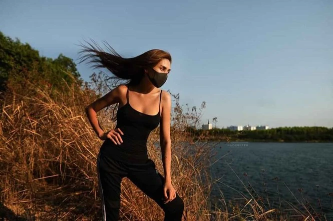 Chị đẹp Võ Hoàng Yến cách ly mà chill phết, Covid cũng phải respect!