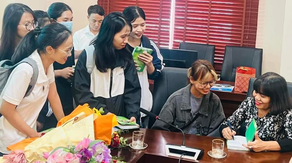 Chị Lê Hoa Chi: Giữ vững đam mê với những điều làm bạn hạnh phúc nha! ✨