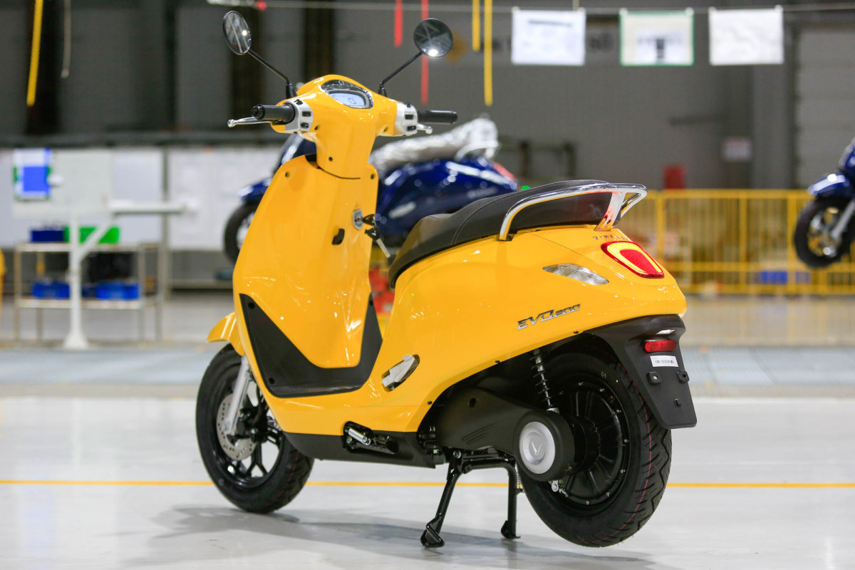 Bạn nào rành biết giá thành thực tế của EVO 200 không?
