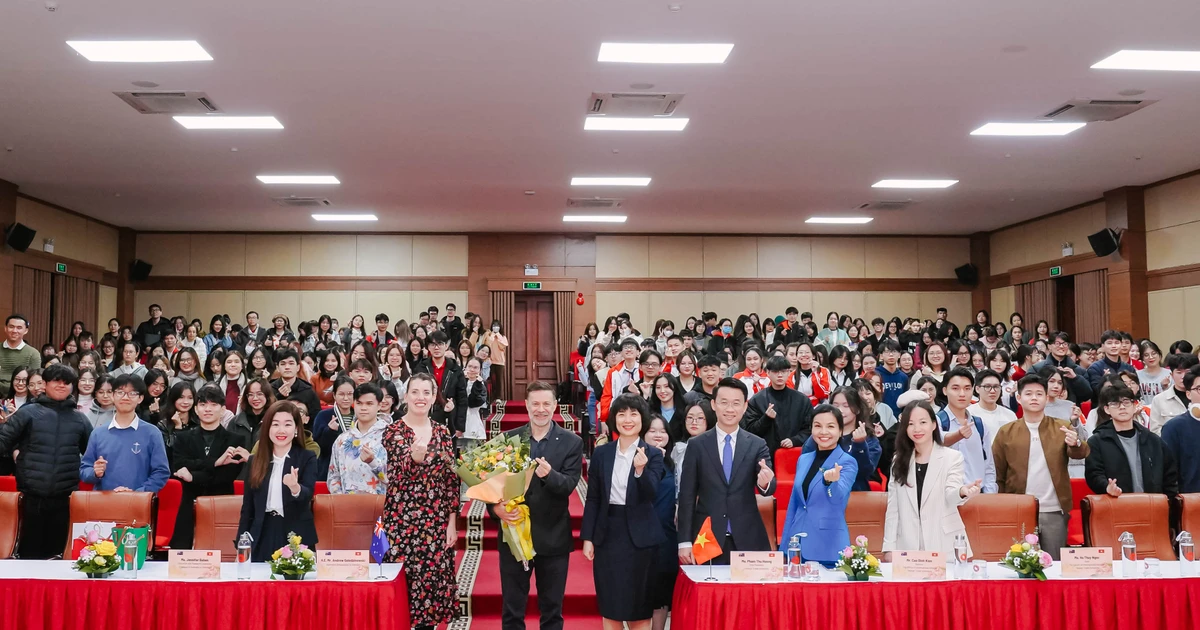 Đại sứ Australia ghé thăm trường Đại học Ngoại thương, giao lưu cực xịn với sinh viên ✨