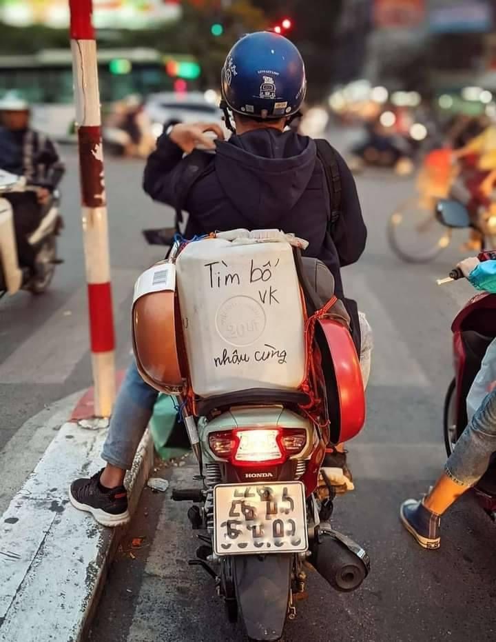 Anh chàng chở "rượu thách đố" đi tìm nhạc phụ tương lai những ngày cận Tết