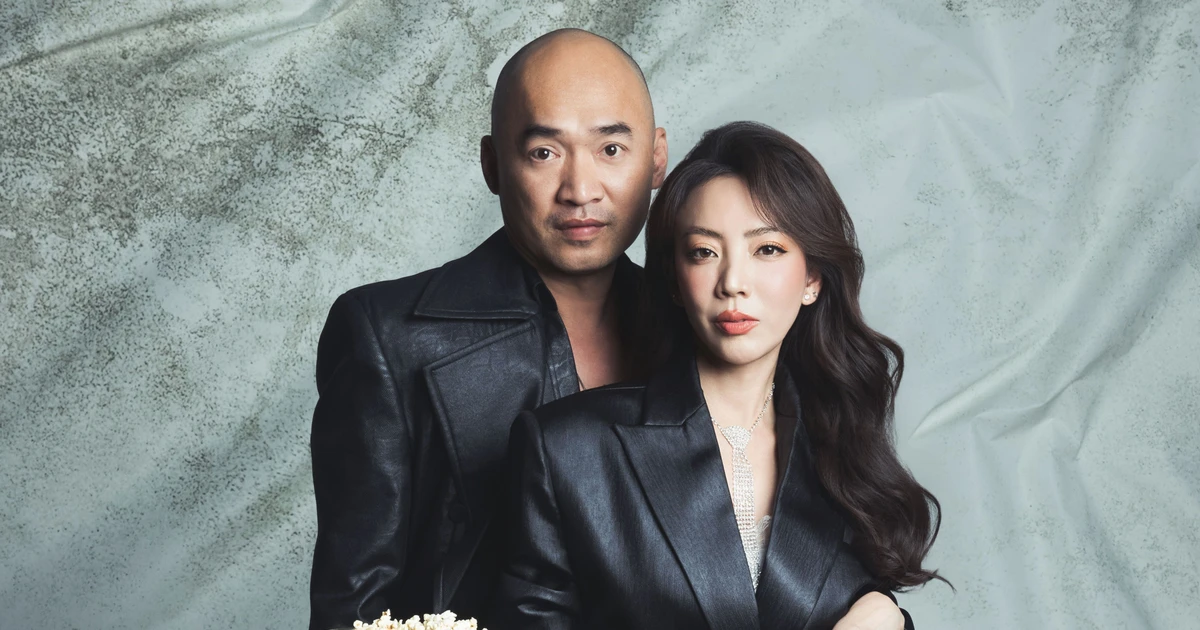 Tiến Luật tặng nhẫn kim cương cho Thu Trang nhân 15 năm ngày cưới: Giữ lửa hôn nhân chỉ đơn giản là vẫn muốn ngồi ăn cơm cùng nhau mỗi ngày